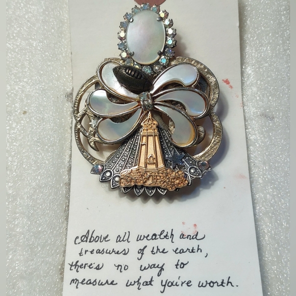 Pro Football Hall of Fame theme Angel Brooch - Picture 8 of 16